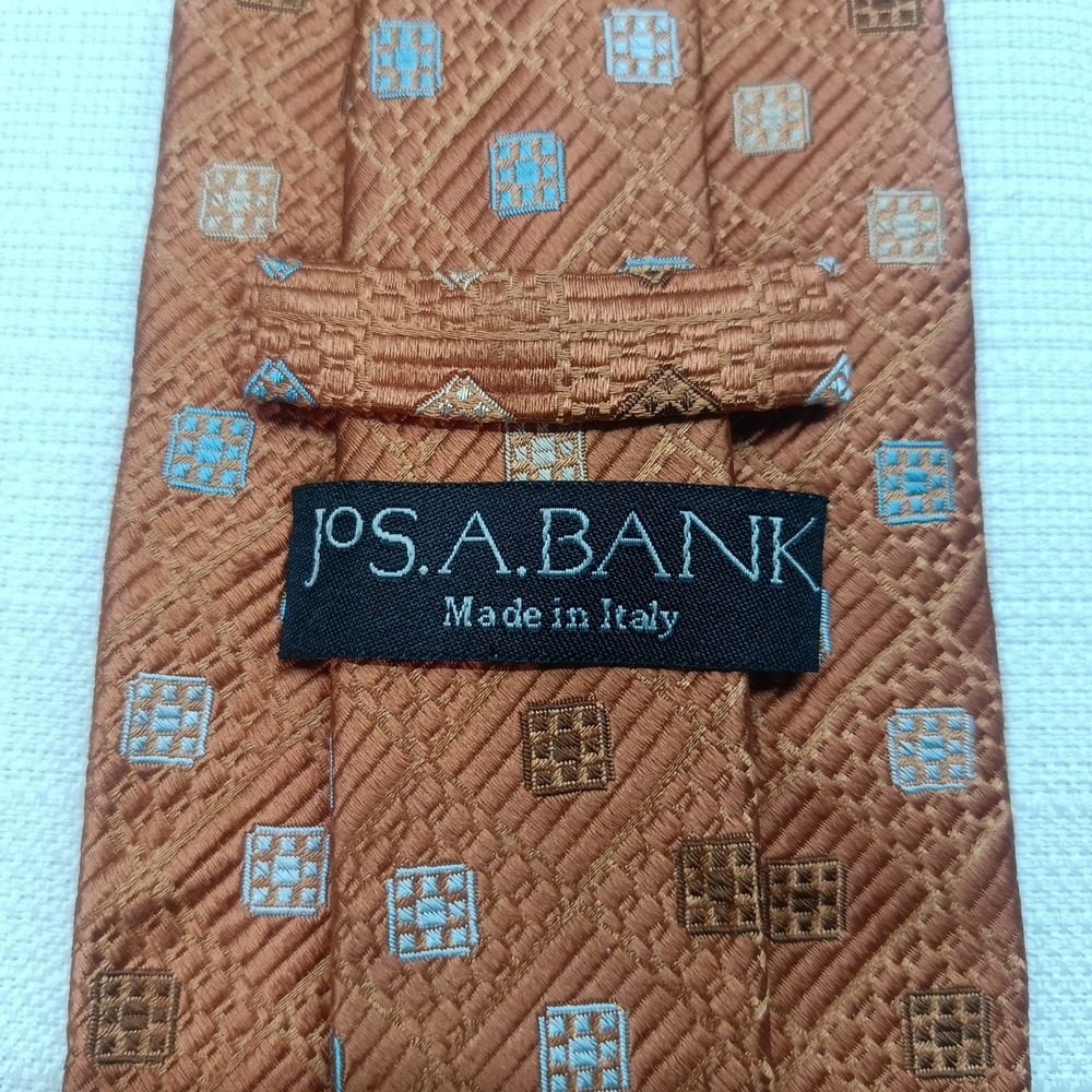 Jos A Bank Orange Peach Geometric Print Italian Made 100% Silk Tie‎ 60in - Picture 2 of 3